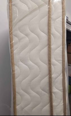 Twin Saatva Mattress + Matching Boxspring Base!