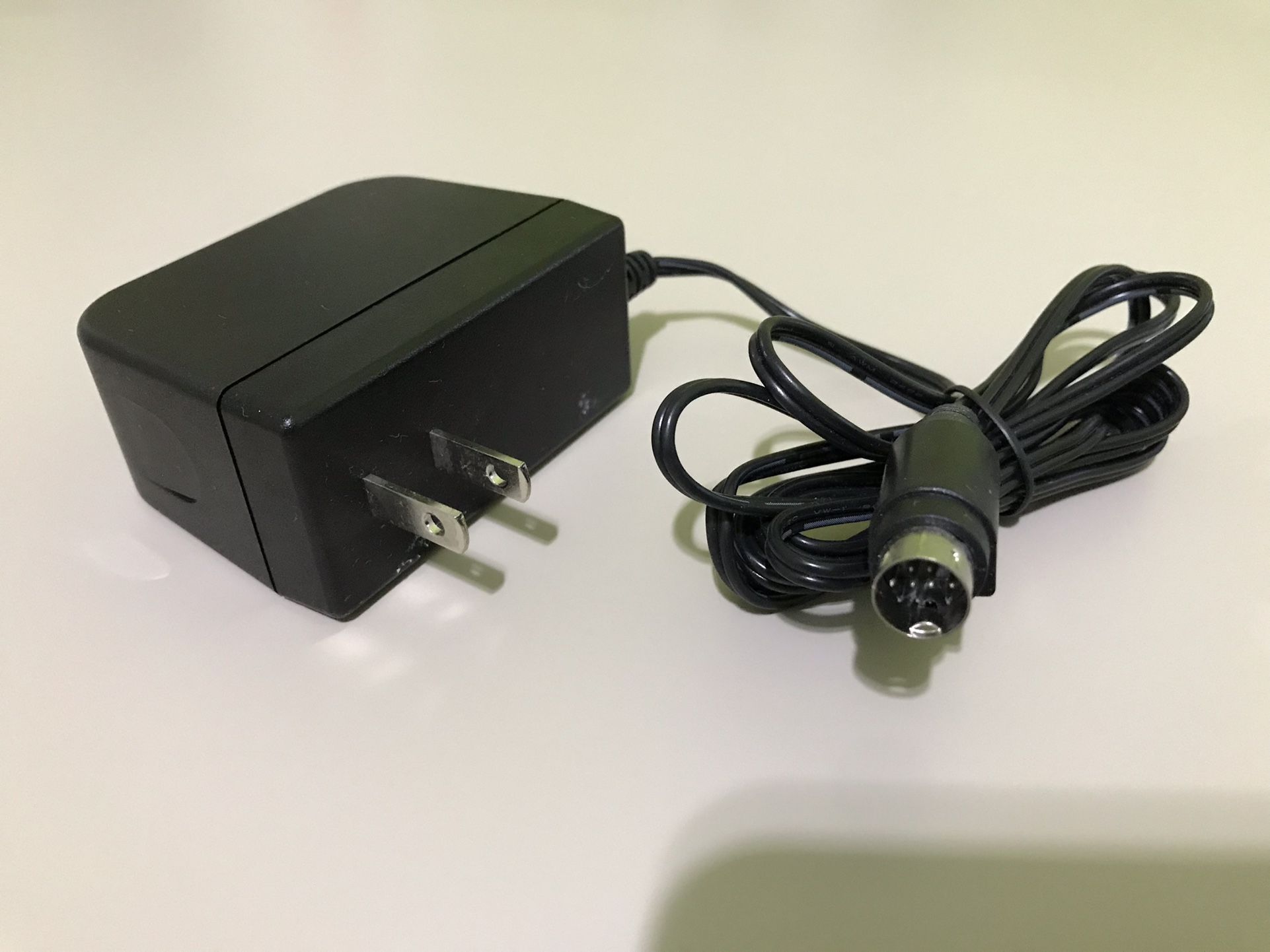 Mmi AV 9-PIN Switching Adapter (Wall Plug) 