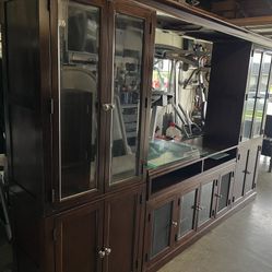 Entertainment center