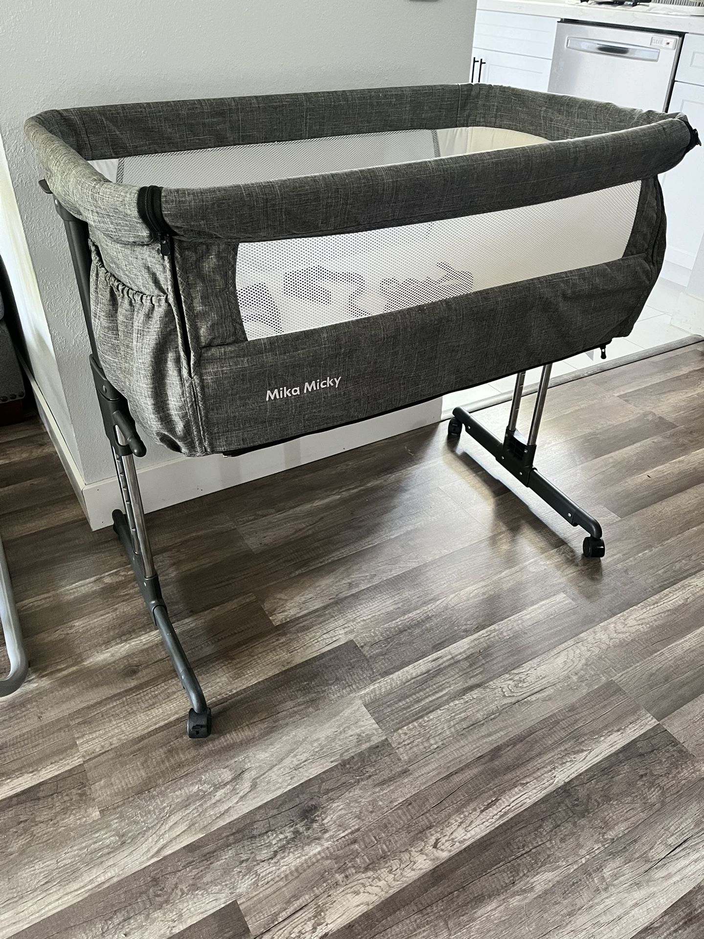 Mika Micky Bedside Sleeper/Bassinet Easy Folding Portable Crib