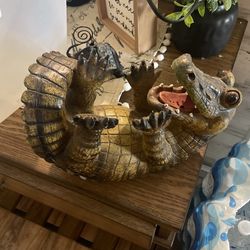 Gator Wine Holder