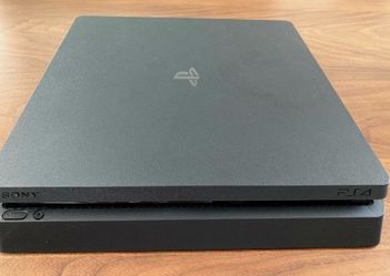 PlayStation 4 (Console only good condition)
