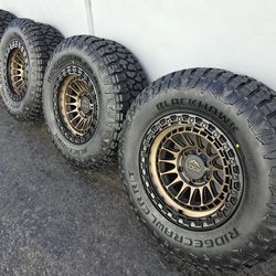 17" LOCK MOJAVE w- 33" Ridgecrawler RT tires