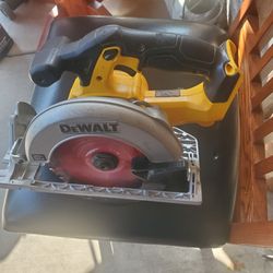 20v Dewalt saw