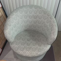 Swivel Lounge Chair