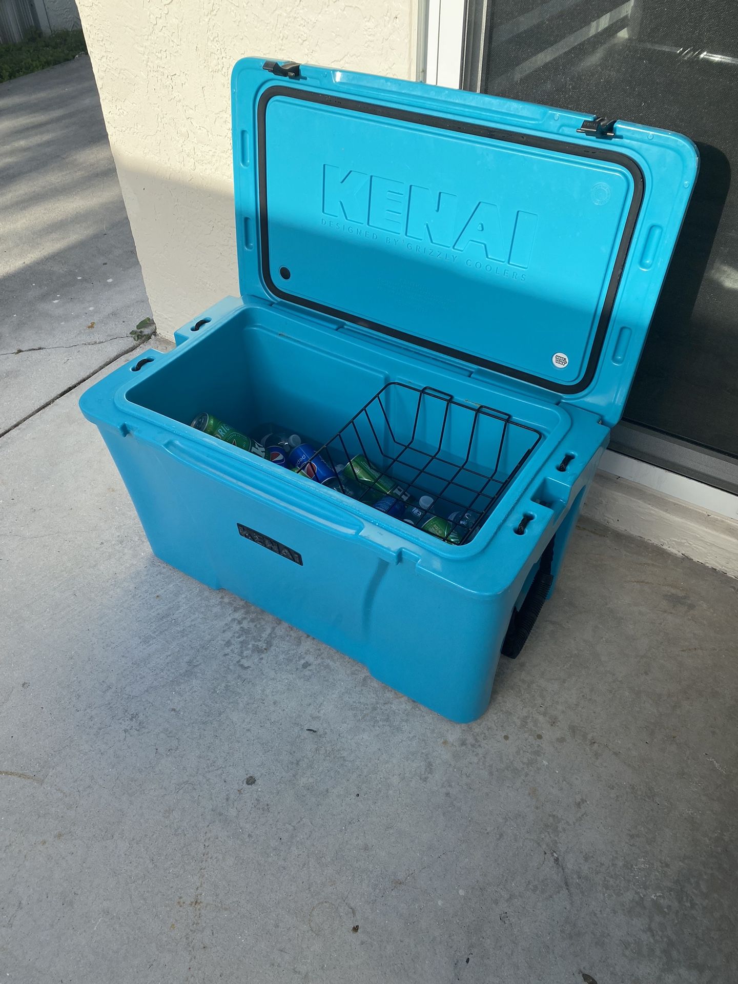 Yeti Cooler for Sale in Hialeah, FL - OfferUp