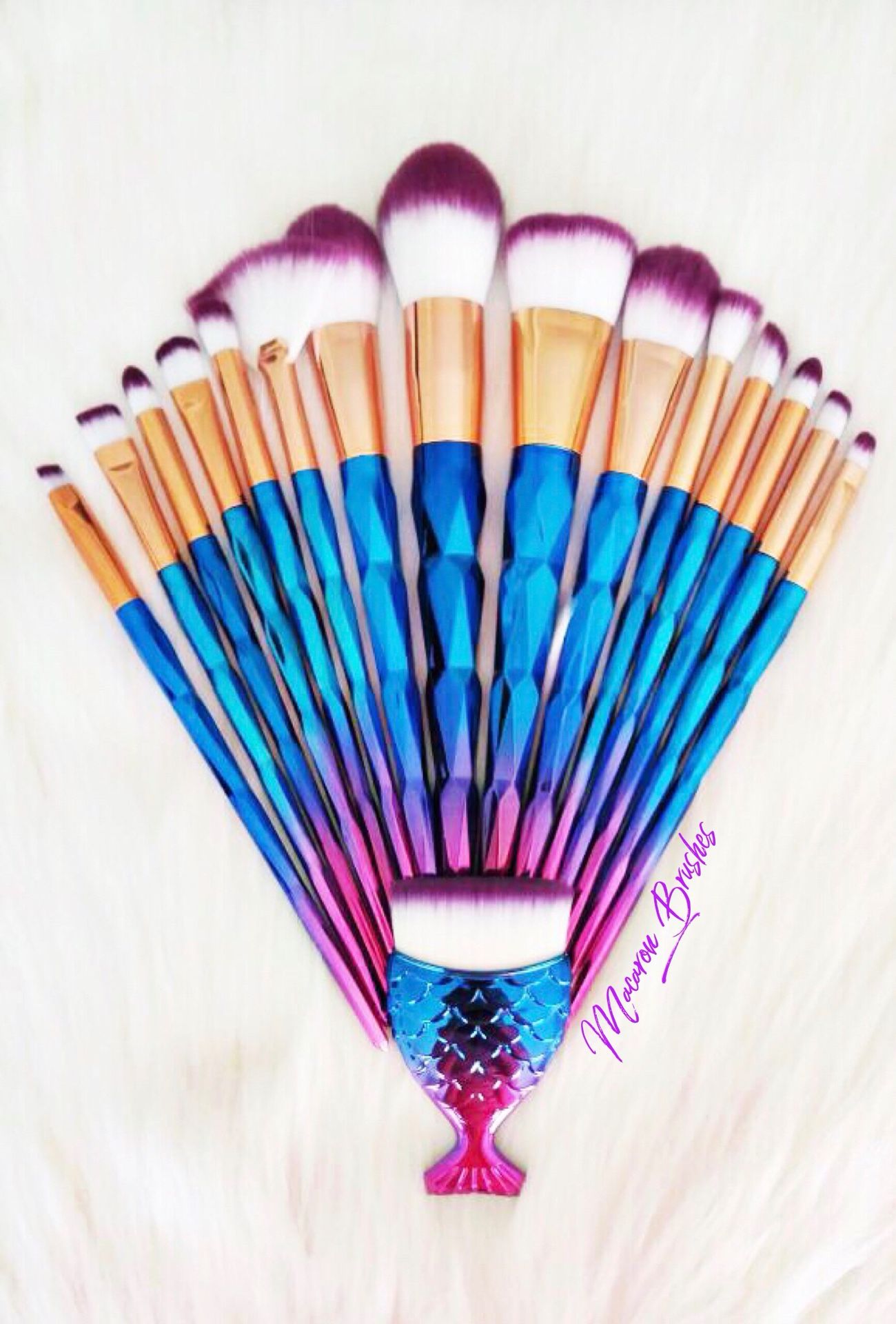 Beautiful makeup brushes!! 16 pieces 💜💎💕