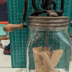 DAZEY CHURN NO. 20 - Vintage Butter Churn