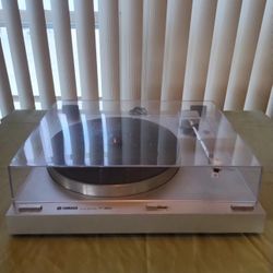 Yamaha Turntable Receiver Speakers