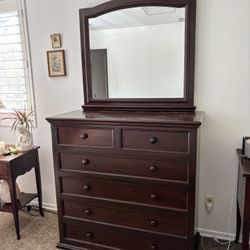 Solid Wood Dresser With Mirror 