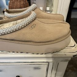 NEW Ugg Platform Slippers 