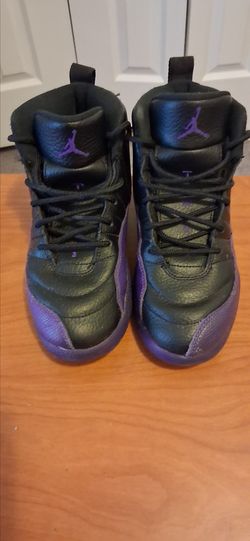 Nike Air jordans 12 retro blk/purple size 3y