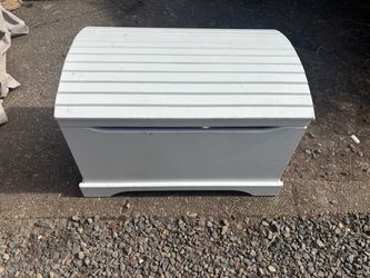 Wooden toy box /Hope Chest