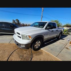 2010 dodge ram runs excellent clean title