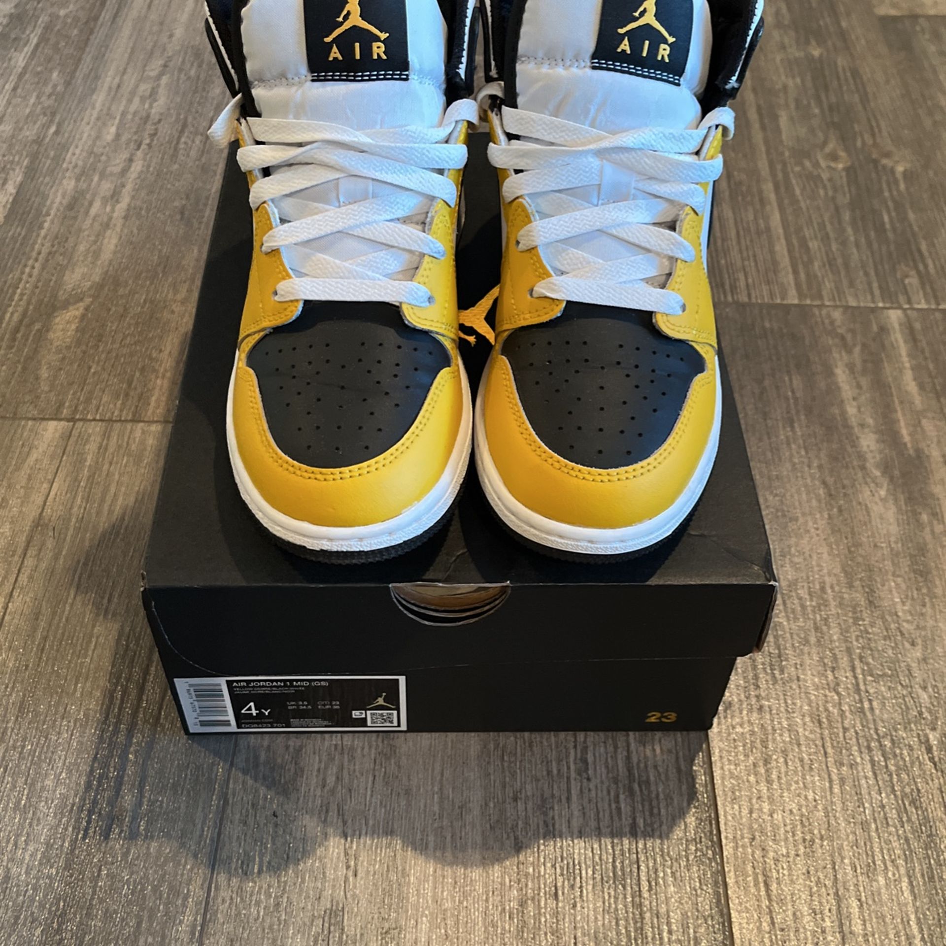 Air Jordan 1 MID Sneakers