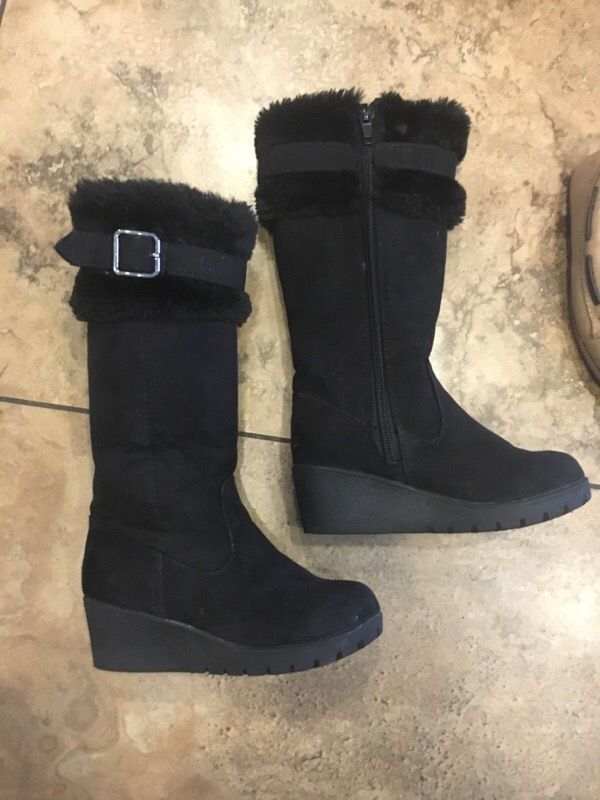 Size 11 little girls shoes.