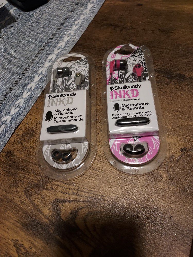 EARBUDS ONE PINK ONE GREY
