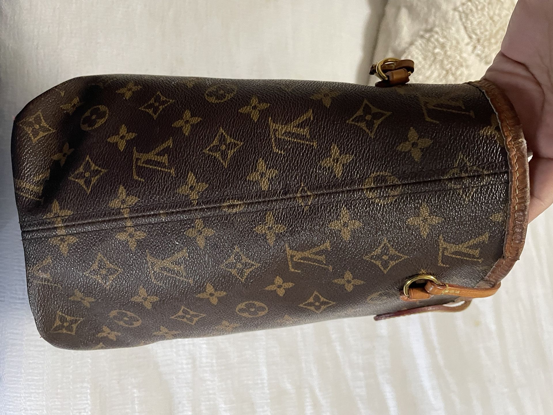 $950 Louis Vuitton Trevi PM with Crossbody Strap for Sale in Mesa, AZ -  OfferUp