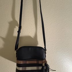 Small striped purse – $4