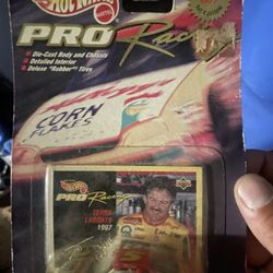 Hot Wheels Pro Racing  Short Track 1997 Terry Labonte Kellogg's #5 Yellow