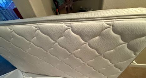 Twin bed frame with boxspring and mattress Twin bedframe with boxspring and mattress