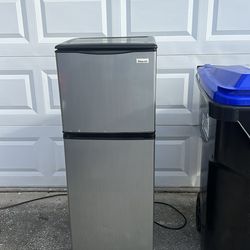 Magic Chef mini fridge and freezer