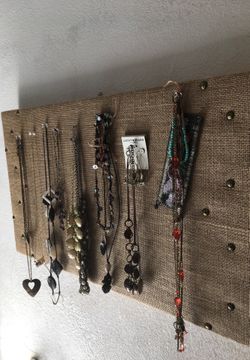 17 PIECES OF NICE JEWELRY