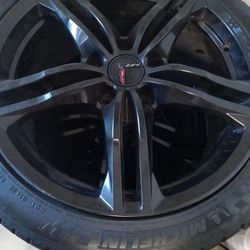Corvette Wheels And Car Parts Good Condition New Tires 🛞 One Rim Cracked. 500 For Everything Or Best Offer 