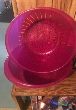 Plastic bowl with plastic strainer