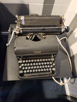 Old working typewriter