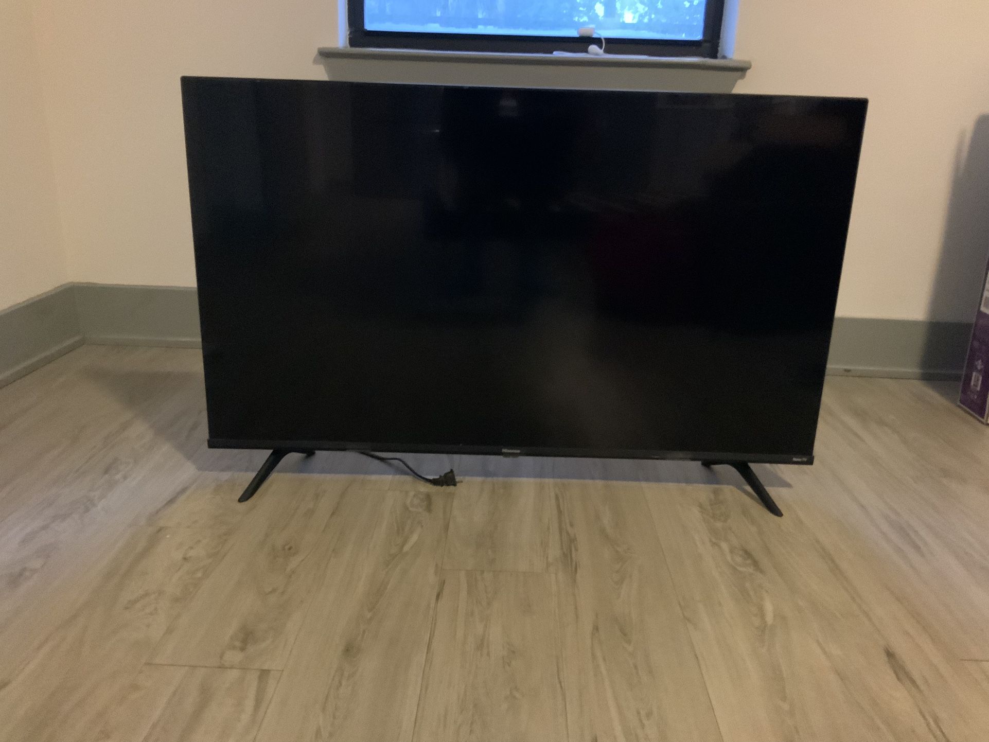 43” Smart TV- Hisense/ Roku