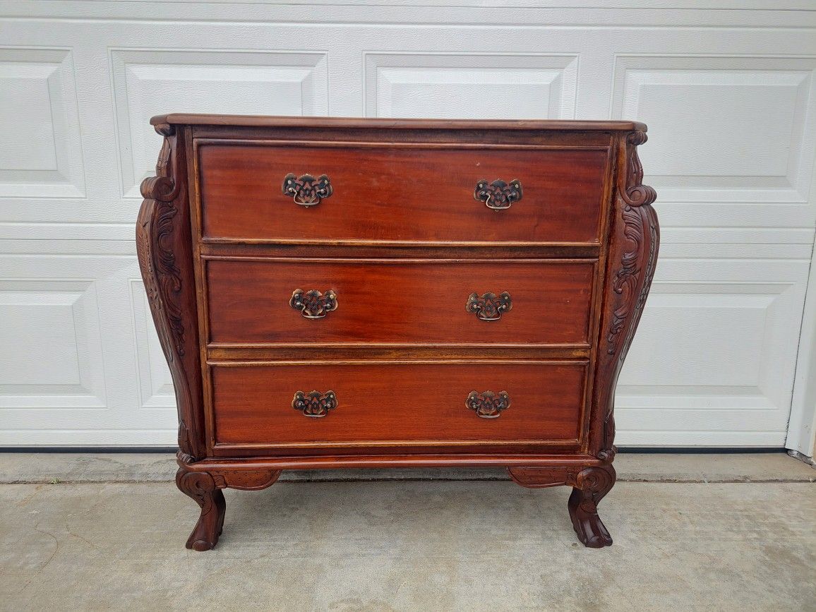 ANTIQUE DRESSER