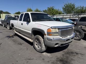 2006 GMC SIERRA IN FOR PARTS!