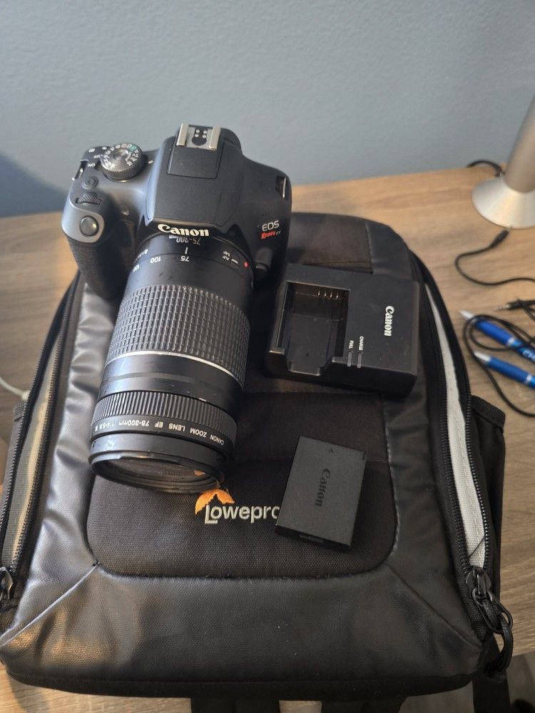 Canon Rebel T7 Camera