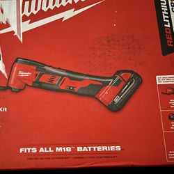 Nueva en caja serrada M18 Milwaukee Multitool Nueva Con Batería Y Cargador  por 160 dólares 