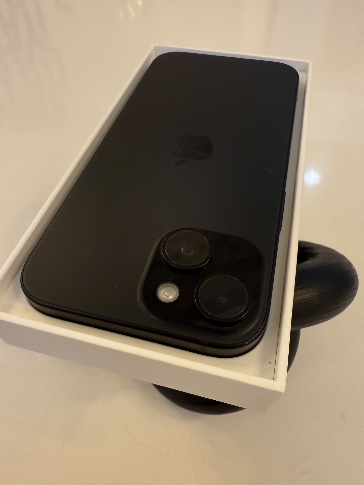 GORGEOUS IPHONE 15 128GB UNLOCKED + CHARGER SET