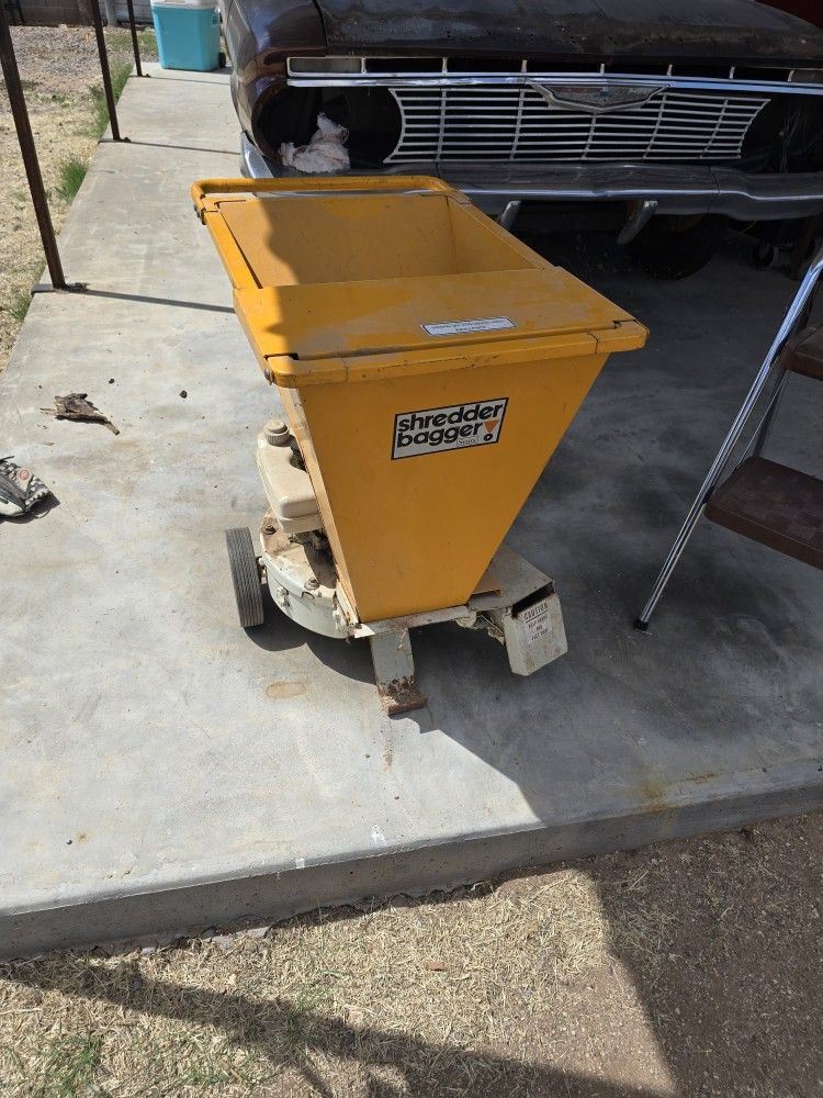Shredder Bagger Wood Chipper