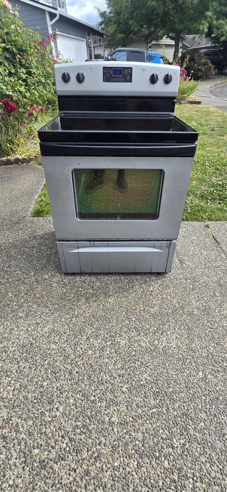 Whirlpool Stove 30w) I Can Help You With Free Delivery Within 10 Miles Distance