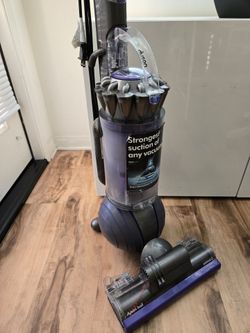 Vacuum Cleaner/ Dyson Ball Animal 2