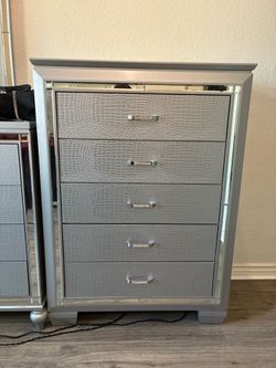 Silver Chest with 5 Drawers