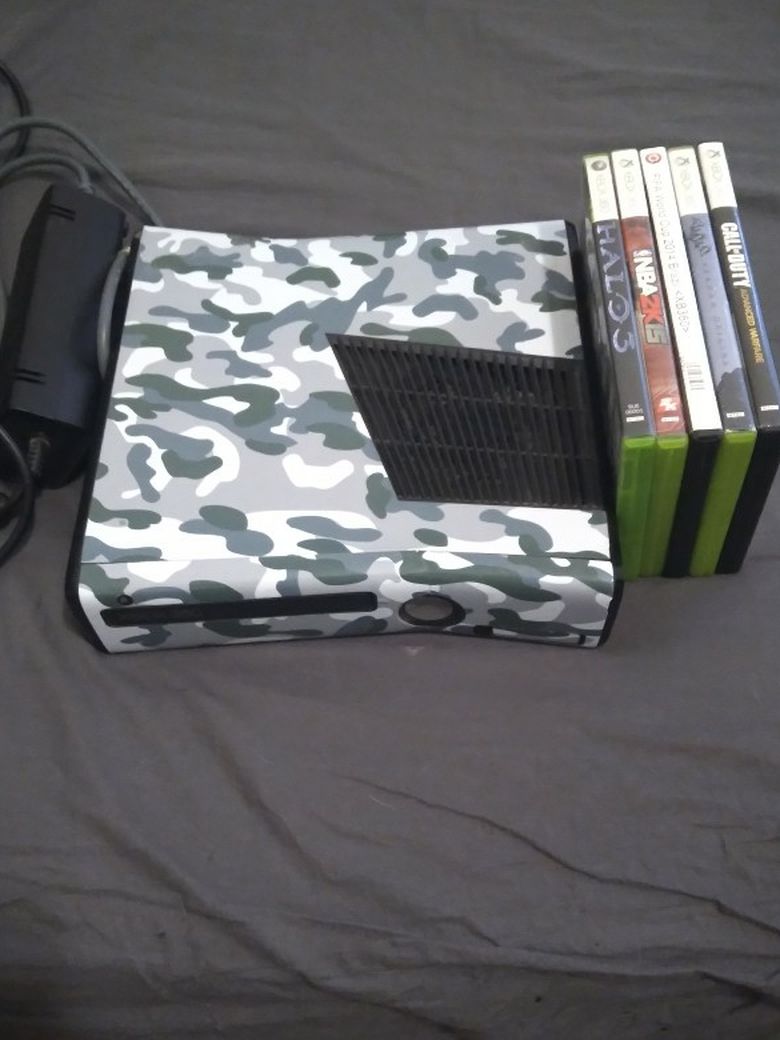 Xbox 360 with Games ( check discription)