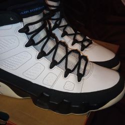 Air Jordan 9 'University Blue'