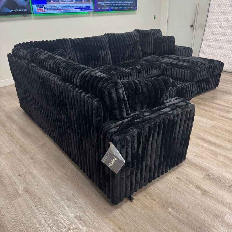 BLACK XL U-Sectional With Pull-Out Bed