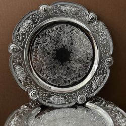 Efavormart 6 Pack Silver Floral Embossed Acrylic Charger Plates With Scalloped Rim, 13" Round Plastic Decorative Serving Plates