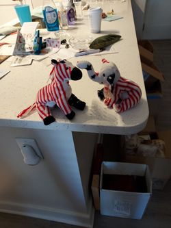 BEANNIE BABIES  LEFTY AND RIGHTY 2000 WITH TAGS ON $ $50.00