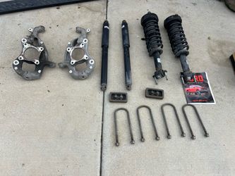 2024 ford F150 suspension stock struts and spindles  $430 for everything  just agree with new suspension