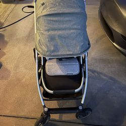 Uppababy Cruz V2  Like New Condition With Infant Snug Seat