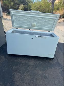 Freezer large 15.7 cubic General Electric deep chest garage ready (free local delivery)