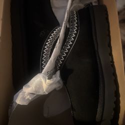 Black Tasman Uggs (Size 5)