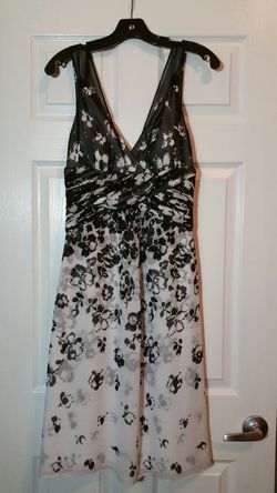 Women's White House Black Market Black/White sleeveless floral sundress Size 6